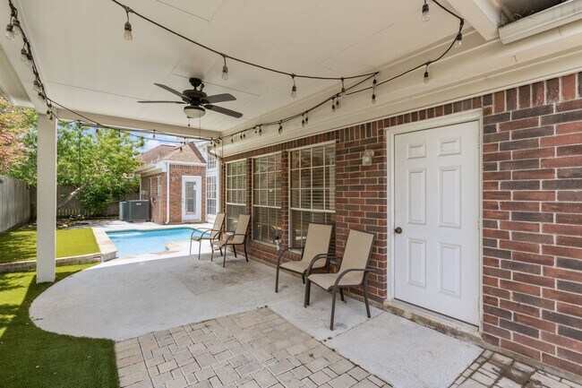 Building Photo - 14207 Woodville Gardens Dr