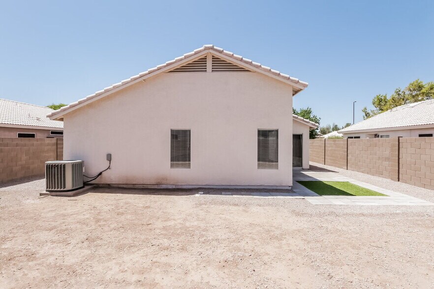 Building Photo - 94 W Gail Dr