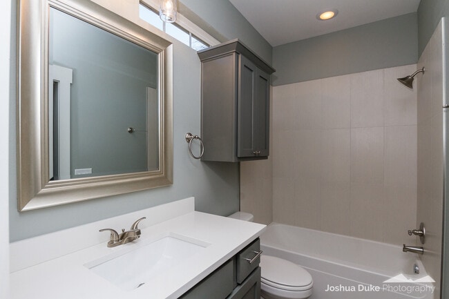 Building Photo - Pre-Leasing Modern Style Home Minutes from Campus and Downtown Fayetteville