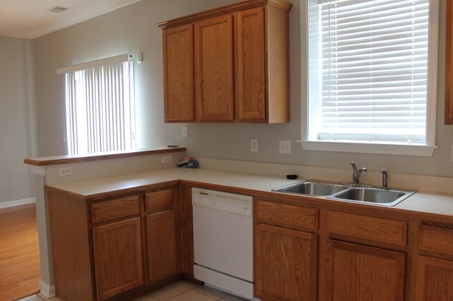 Building Photo - Single Family Home in Godley Park