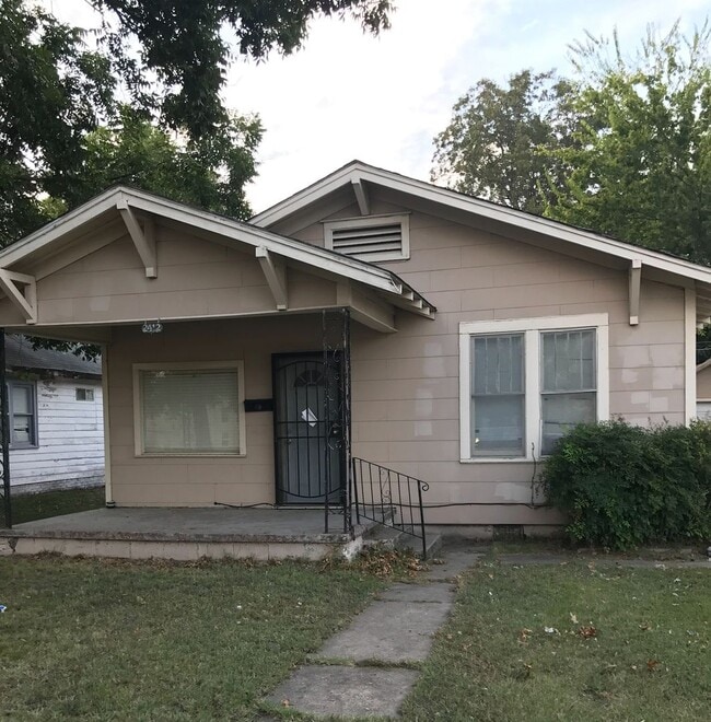 Building Photo - 2412 W Broadway St