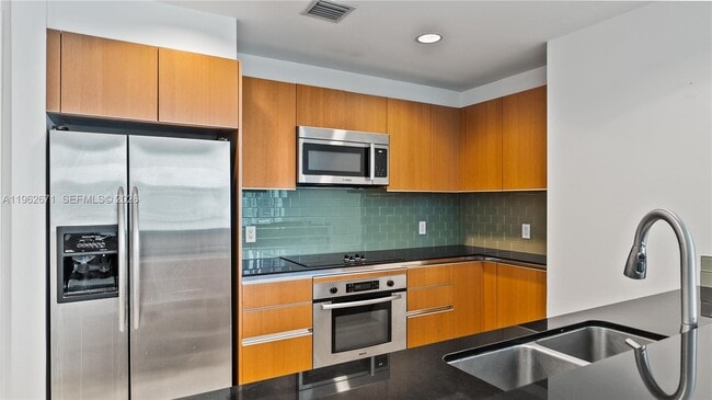 Building Photo - 1050 Brickell Ave