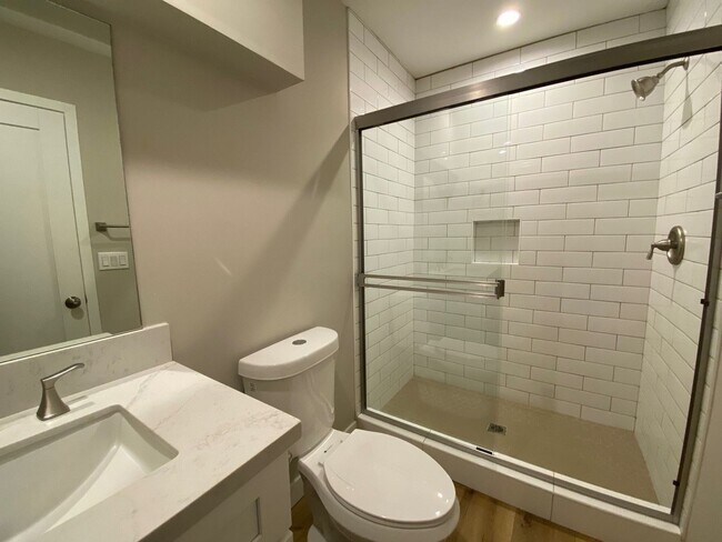 Building Photo - NEW 4BD/2BA!! Easy Walk to Campus