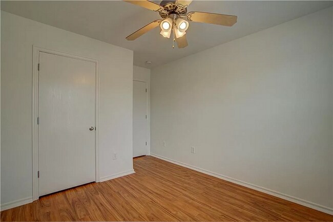 Building Photo - Beautiful Brick Home in Great School Distr...