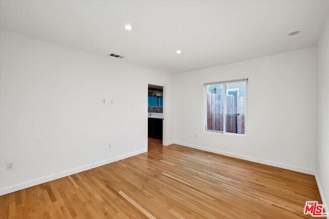 Building Photo - 5400 W 82nd St