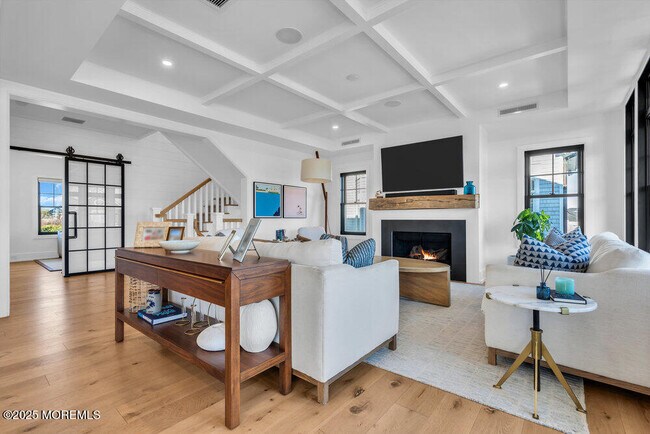 Building Photo - 802 1st Ave