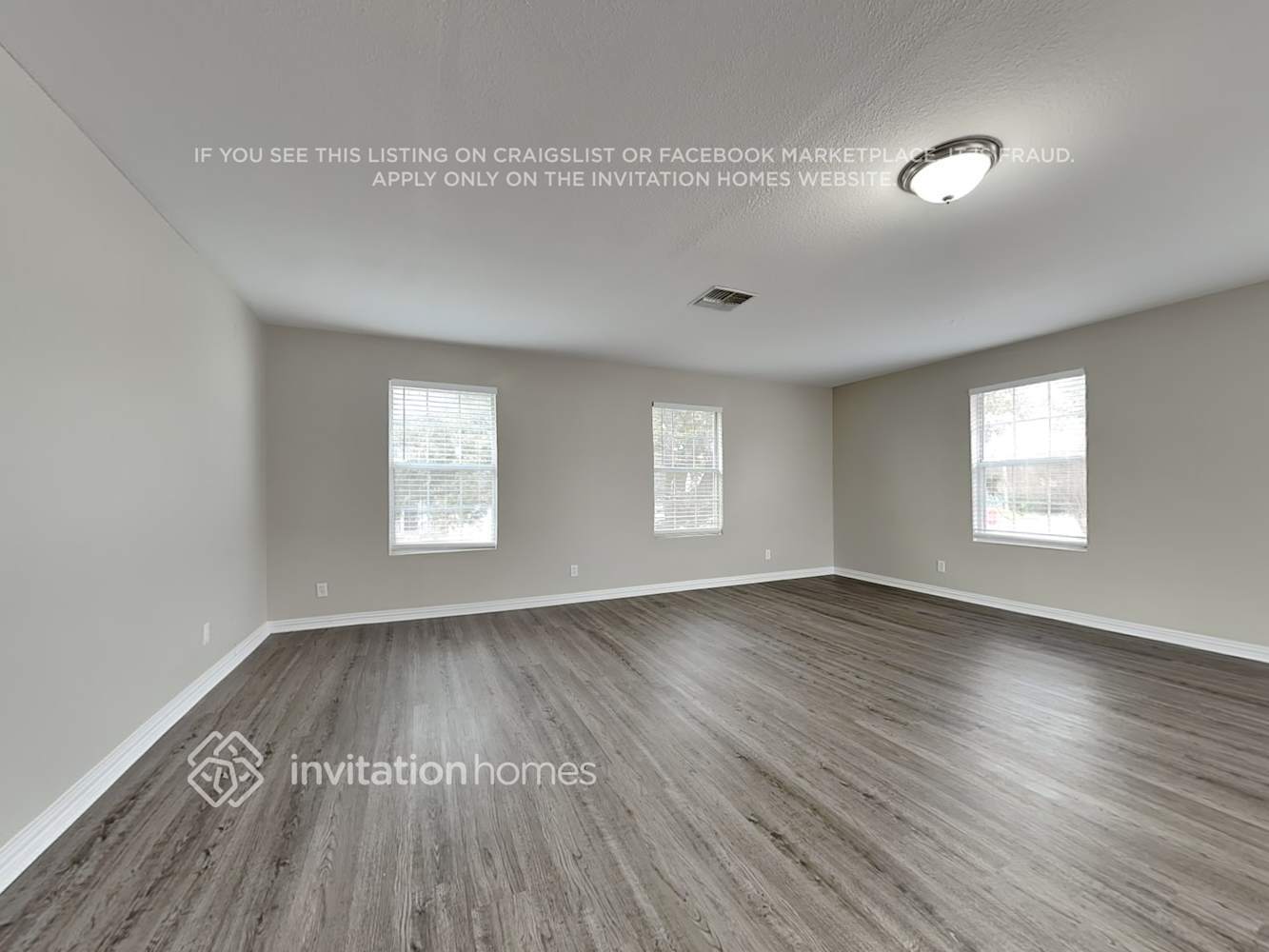 Building Photo - 1001 Apache Oaks Dr