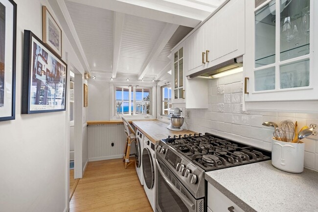 Building Photo - Woods Cove Furnished Cottage