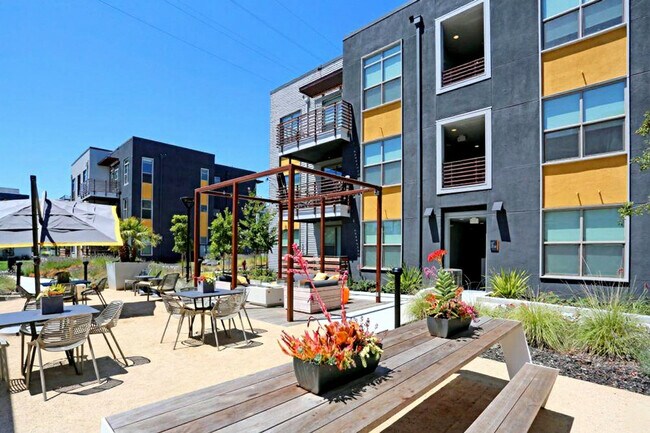 Building Photo - 3645 Haven Ave