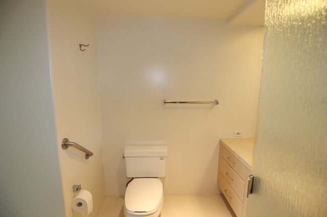 Building Photo - Hawaiki Tower - 2 bedroom, 2 bath with 2 c...
