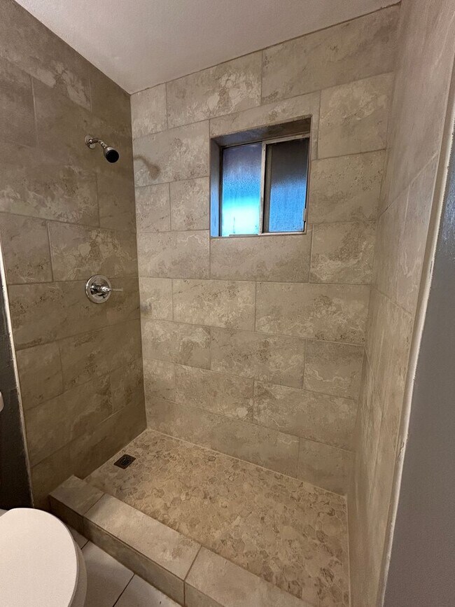 Building Photo - 1101 N April Cir