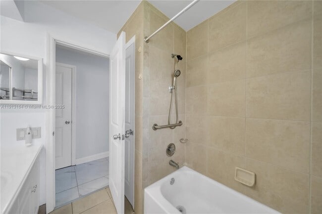 Building Photo - 246 SE 44th St