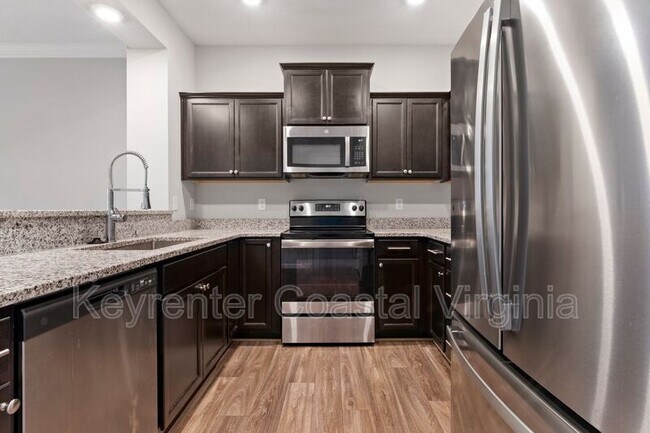 Building Photo - 605 Kathy Ann Way W