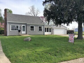 Building Photo - **4-BEDROOM/1-BATH HOUSE W/ 2-CAR GARAGE I...