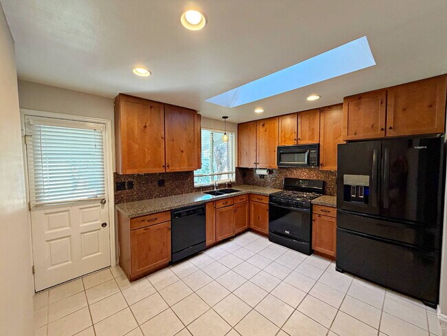 Building Photo - 5-Bedroom Aurora Home with Smart Layout & Private Lower-Level Entrance