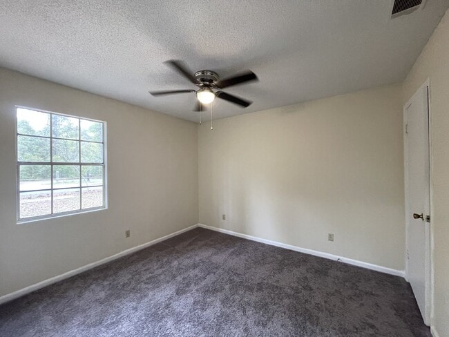 Building Photo - Home For Rent