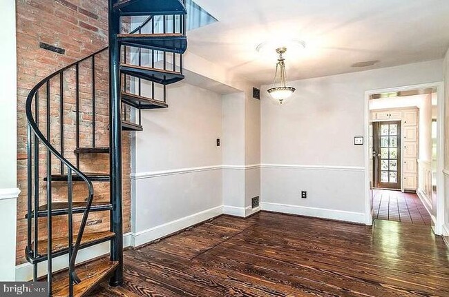 Building Photo - 23 E Wheeling St