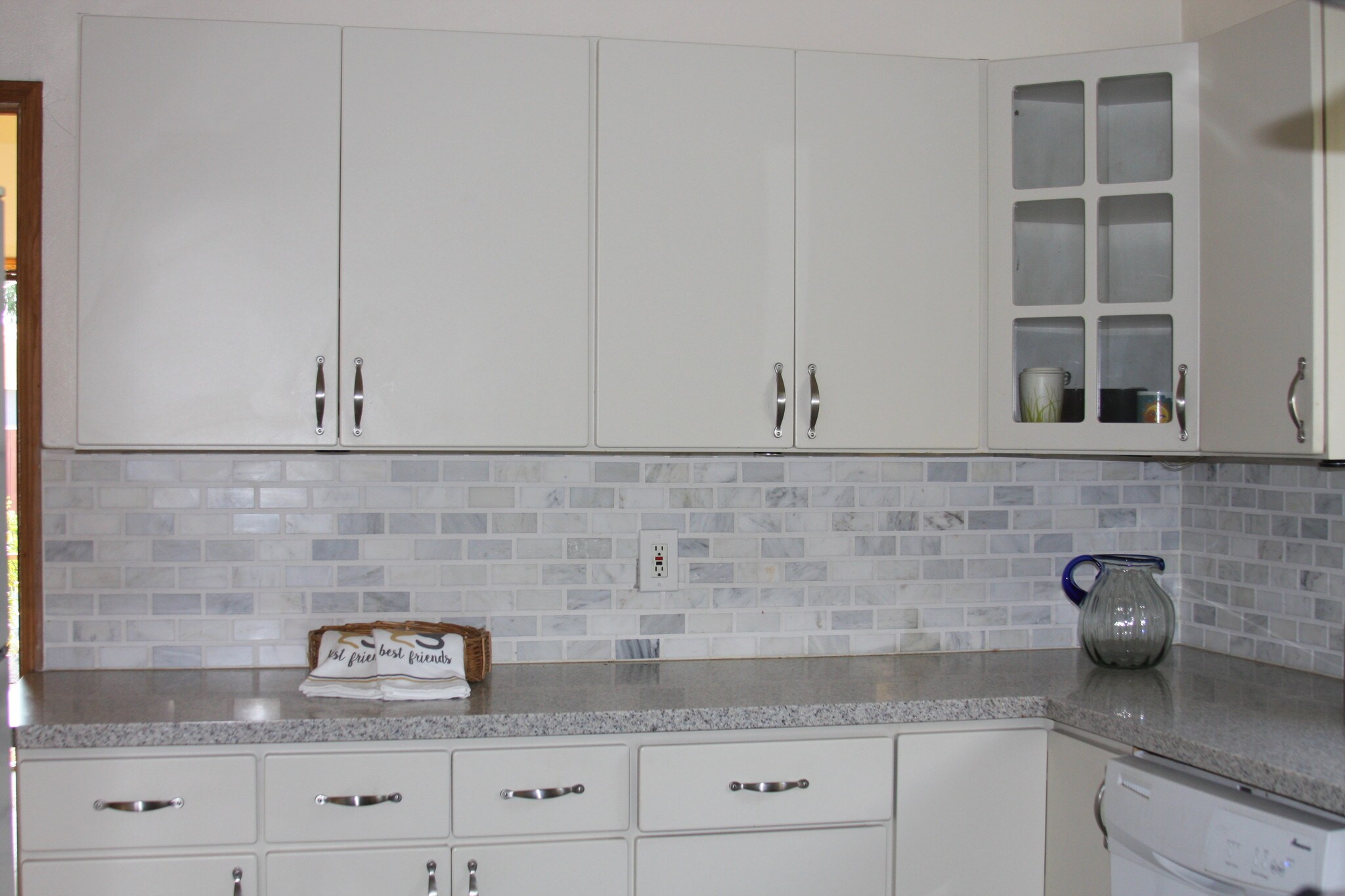full kitchen with dishwasher, microwave, oven - 3028 8th Ave