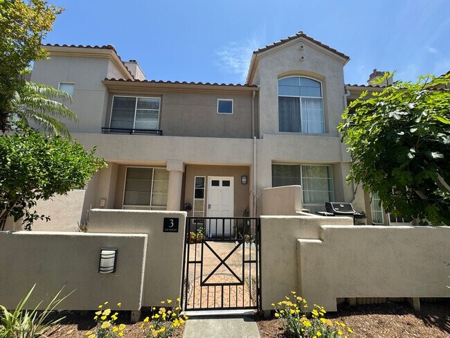 Primary Photo - Beautiful 2 Story, 2 Bedroom plus Large Loft Condo in Aliso Viejo