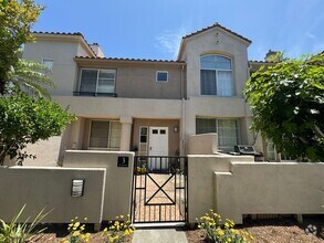 Building Photo - Beautiful 2 Story, 2 Bedroom plus Large Lo...