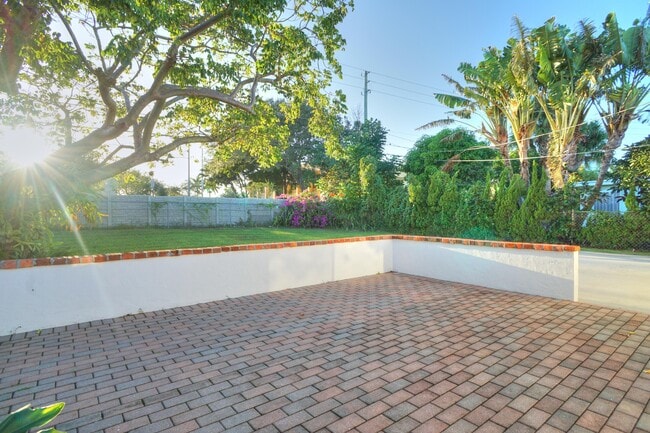 Building Photo - 807 Easterly Rd