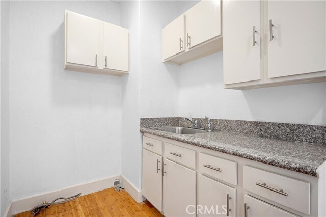 Building Photo - 228 S Kenwood St