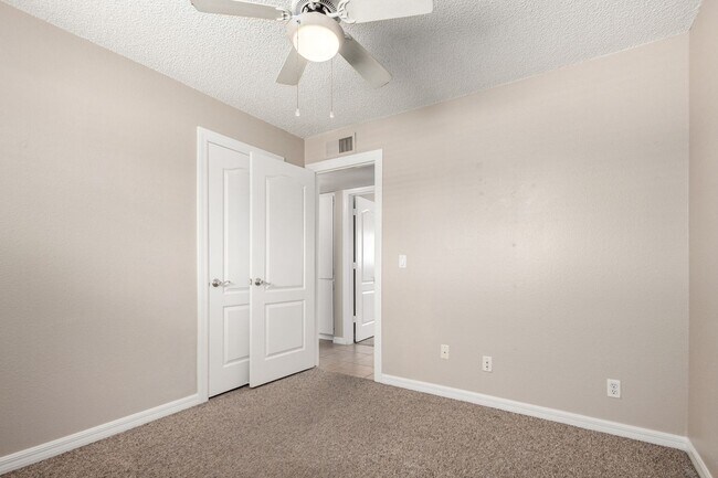 Building Photo - 3-Bedroom, 2-Bath Home with Spacious Backy...