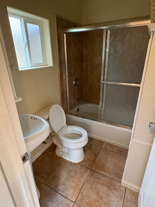 Building Photo - 42 Jacks Ln