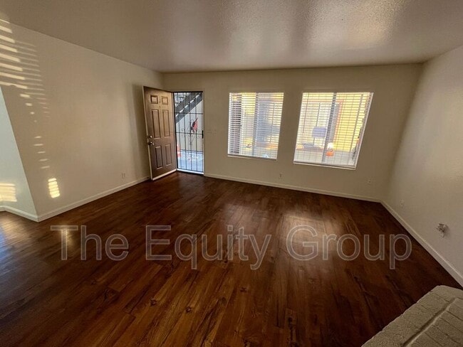 Building Photo - 4042 W Meadow Ave