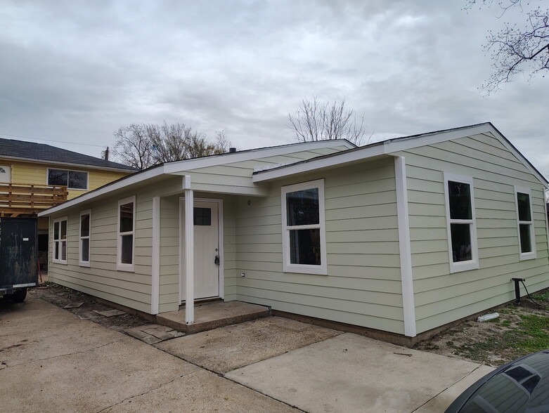 Building Photo - 6603 Narcissus St