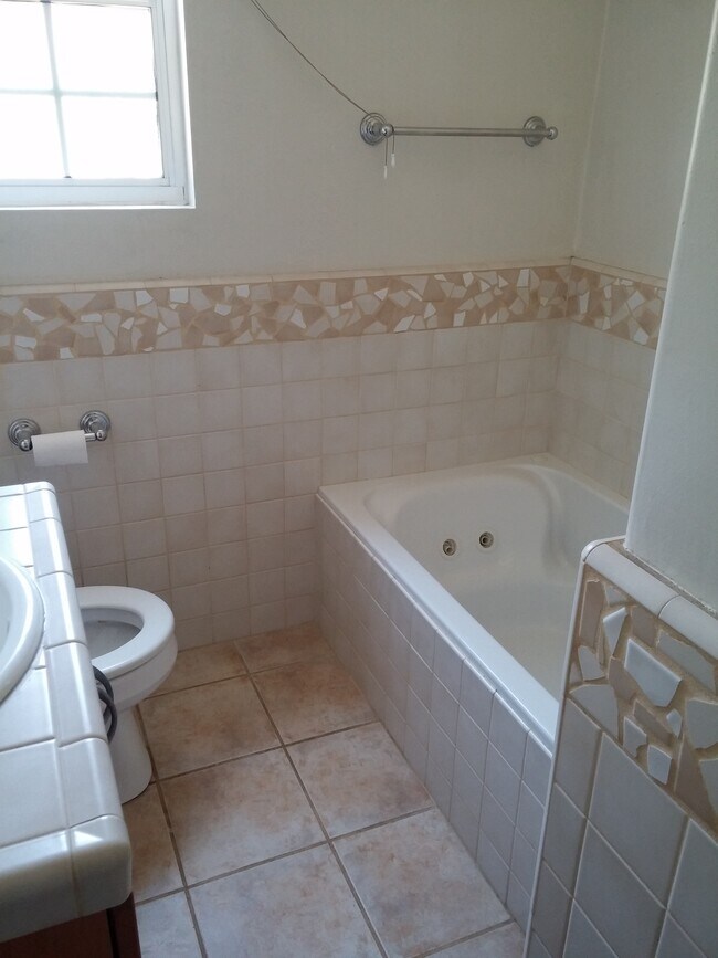 Building Photo - 14656 La Maida St