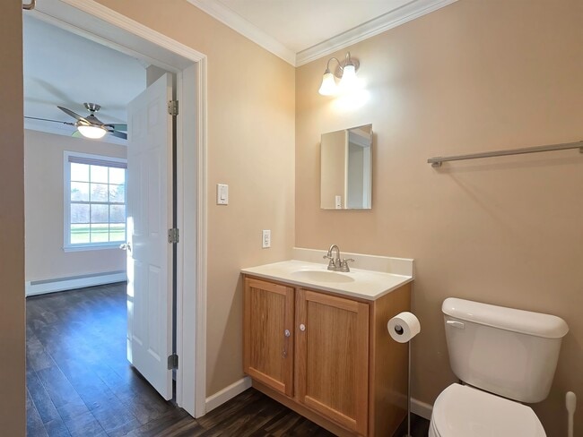 Building Photo - 4 Rock Point Rd