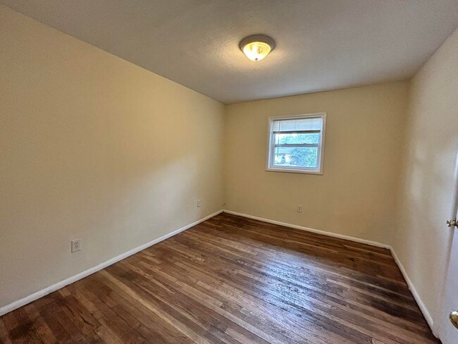 Building Photo - 315 Brackin St