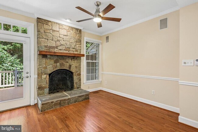 Building Photo - 417 Winding Rose Dr