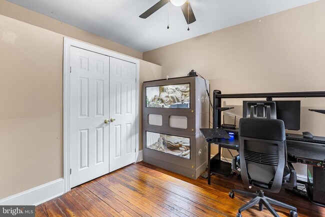 Building Photo - 2718 W Jefferson St