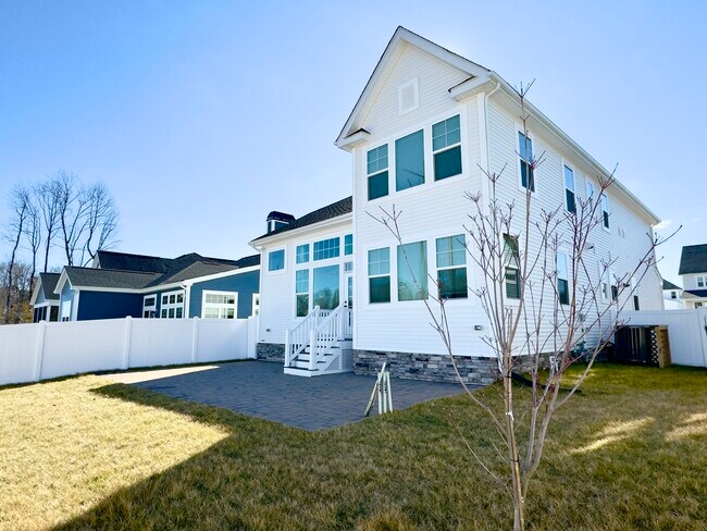 Building Photo - 11041 Little Five Loop