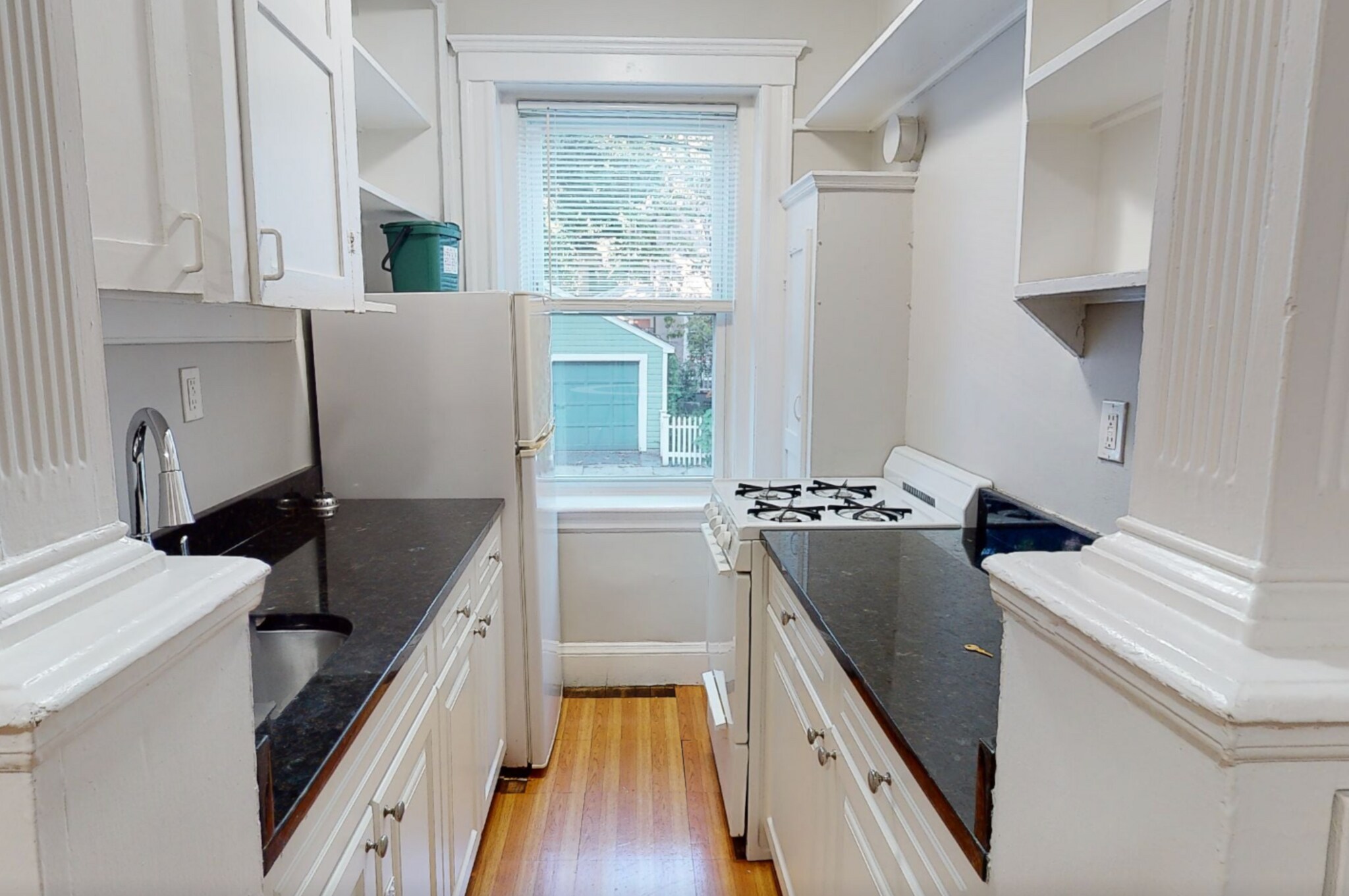 Building Photo - 11 Gray St