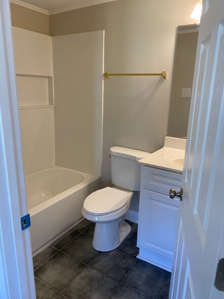 Building Photo - 413 Gibson Dr