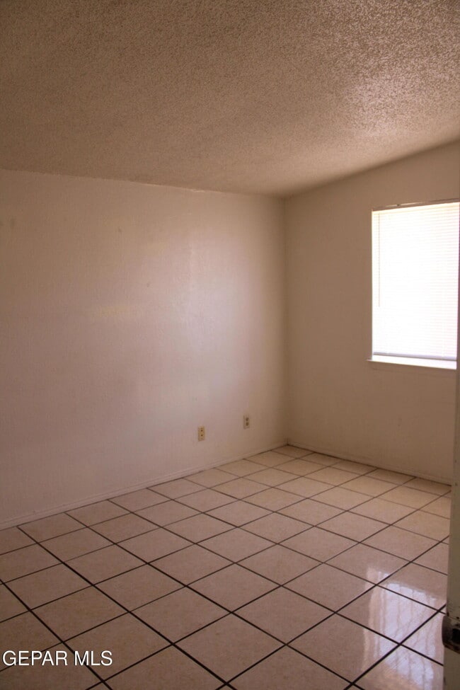 Building Photo - 10736 Obsidian St