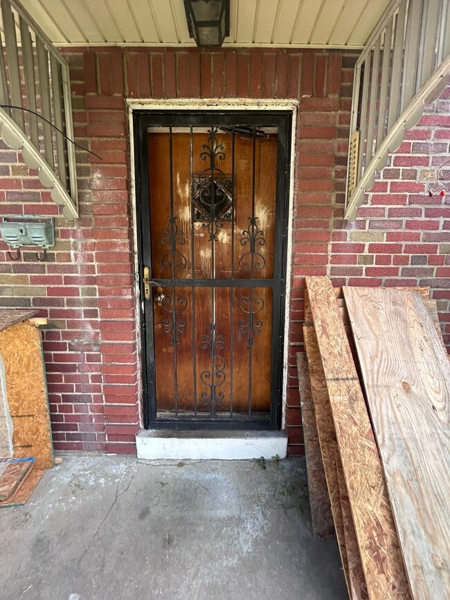 Building Photo - 5556 Floy Ave