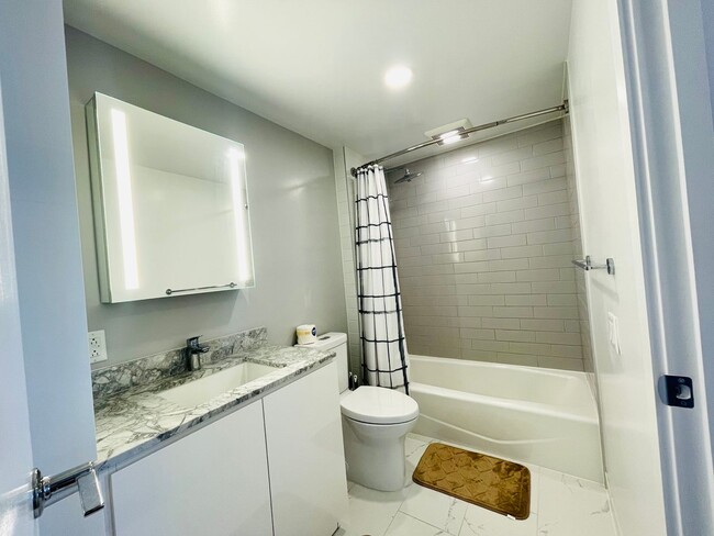 Building Photo - READY TO MOVE IN 1 bed, 1 bath Unit in A'a...