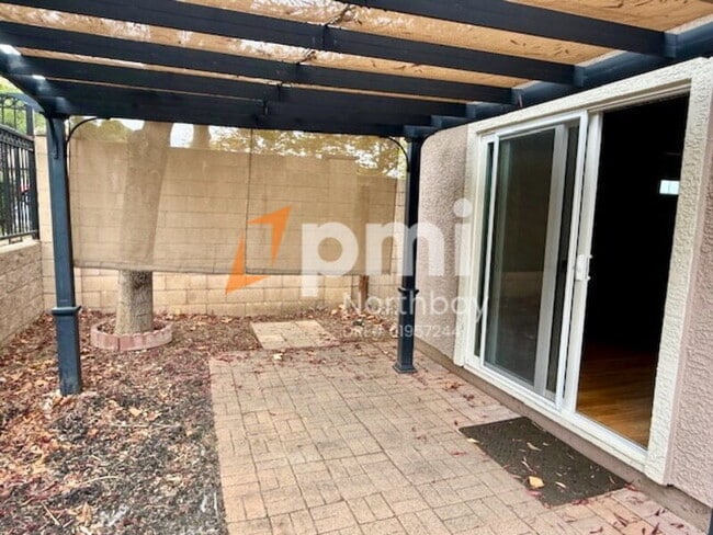 Building Photo - 424 Endberg Dr