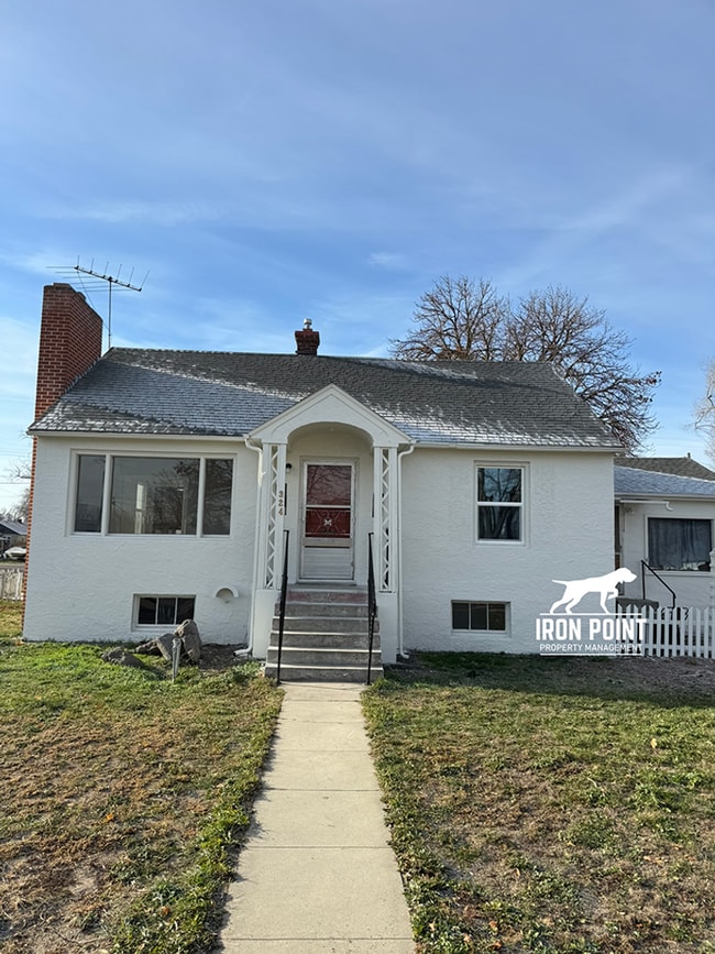 Building Photo - Renovated 3bed/2bath home w/gas fireplace, garage, near downtown Caldwell.