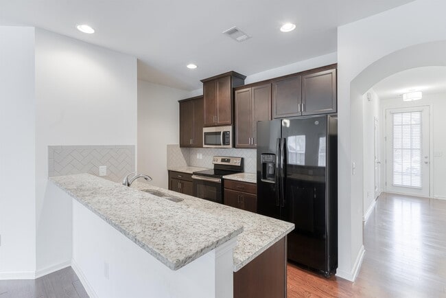 Building Photo - 5070 Longview Walk