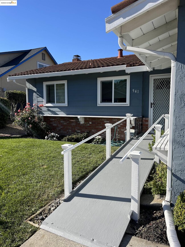 Building Photo - 941 Kittery Way