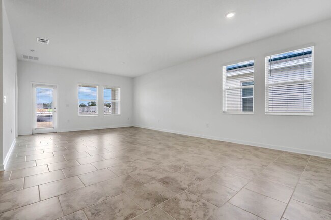 Building Photo - Stunning 4BR Eastham Plan in Pine Glen | Solar Home with Resort-Style Amenities in St. Cloud, FL