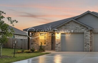 Building Photo - AVAILABLE NOW!