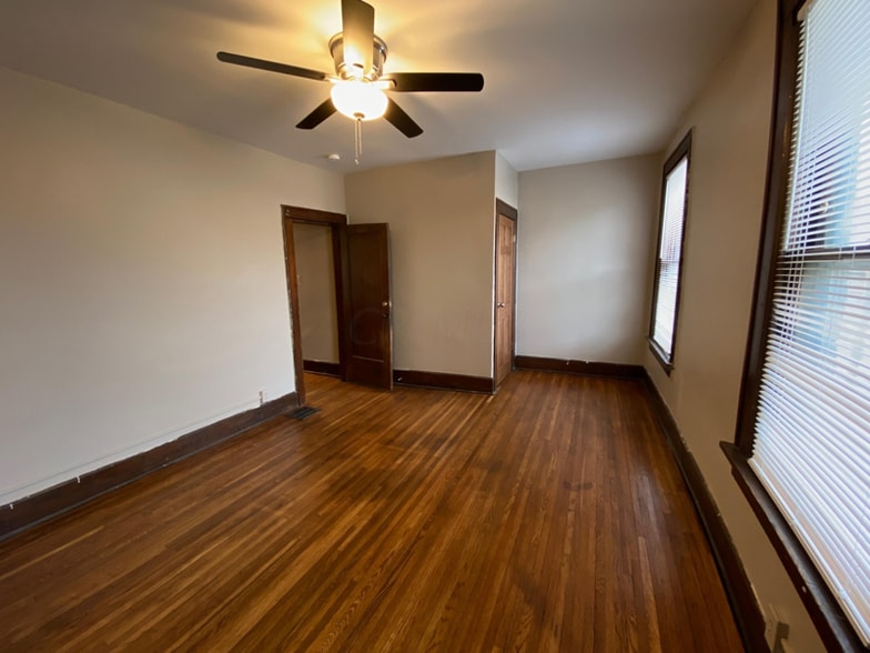 Building Photo - 295 E 19th Ave