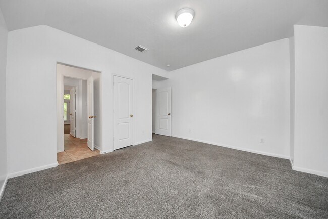 Building Photo - 1605 Spring Glen Ln