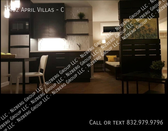 Building Photo - 1402 April Villas